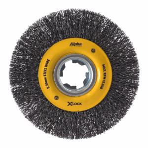 Circular wire brush wheel with a yellow center for grinding and deburring metal parts (approx. 125 mm diameter). The image shows steel wire bristles arranged in a dense circular disk.
